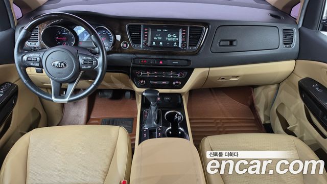 Kia Canival 2019 — photo 10