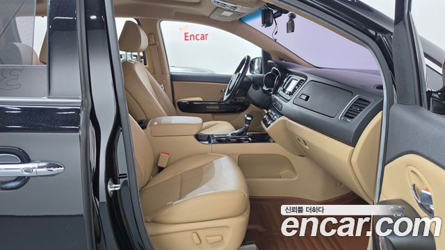 Kia Canival 2019 — photo 16