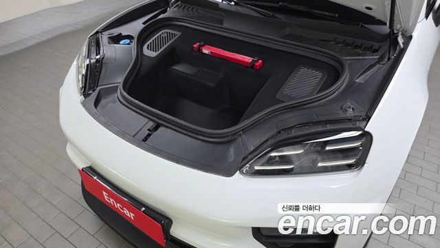 Porsche Macan 2025 — photo 6