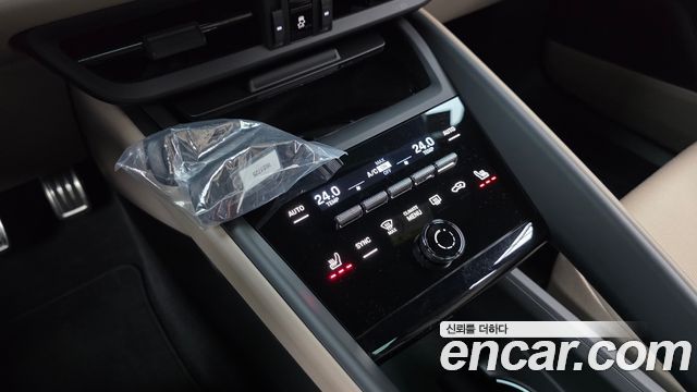 Porsche Macan 2025 — photo 23