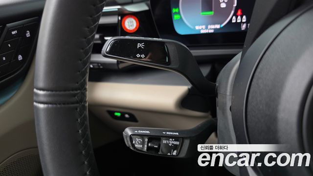 Porsche Macan 2025 — photo 25