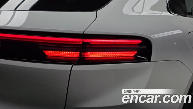 Porsche Macan 2025 — photo 9