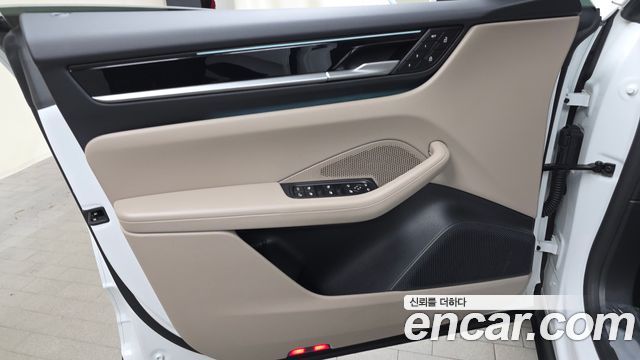 Porsche Macan 2025 — photo 14