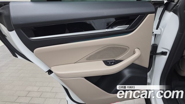 Porsche Macan 2025 — photo 15