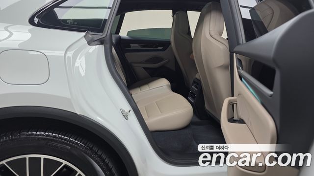 Porsche Macan 2025 — photo 16