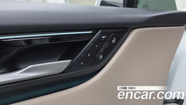 Porsche Macan 2025 — photo 27