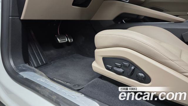 Porsche Macan 2025 — photo 28