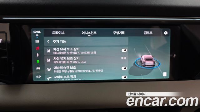 Porsche Macan 2025 — photo 30