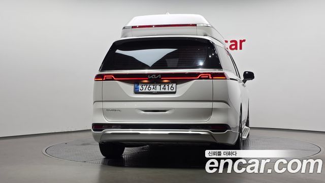Kia Canival 2023 — photo 4
