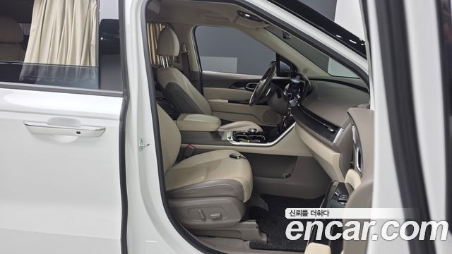 Kia Canival 2023 — photo 17