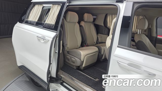 Kia Canival 2023 — photo 18