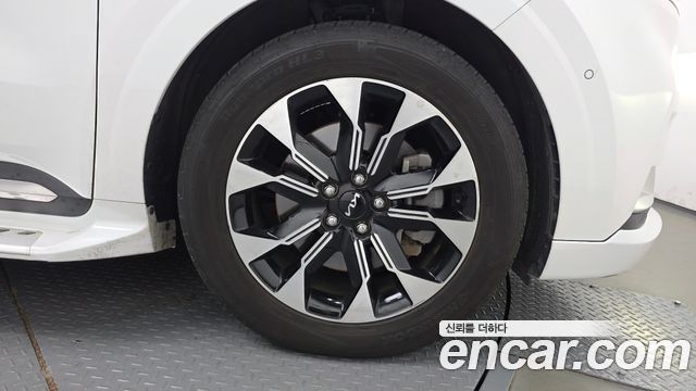 Kia Canival 2023 — photo 7