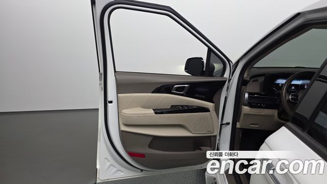 Kia Canival 2023 — photo 14