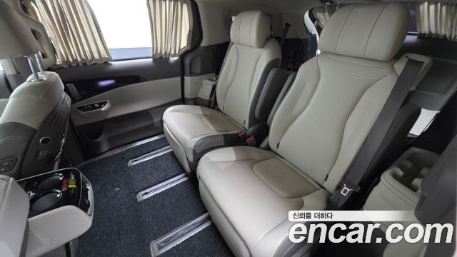 Kia Canival 2023 — photo 16