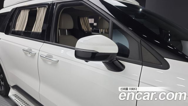 Kia Canival 2023 — photo 31