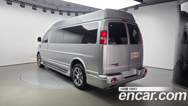 Chevrolet Express Van 2015 — photo 2