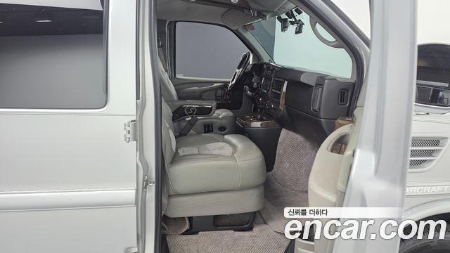 Chevrolet Express Van 2015 — photo 11