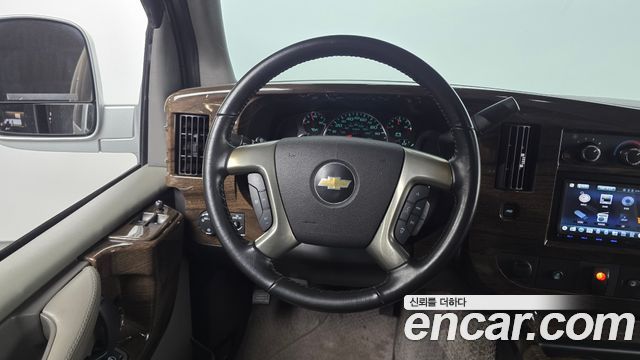 Chevrolet Express Van 2015 — photo 12