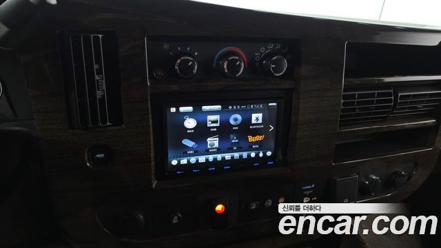 Chevrolet Express Van 2015 — photo 13