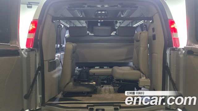 Chevrolet Express Van 2015 — photo 20