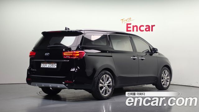 Kia Canival 2019 — photo 2