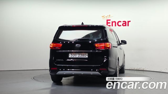 Kia Canival 2019 — photo 4