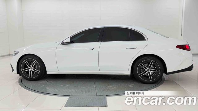 Mercedes-Benz E-Class 2026 — photo 2