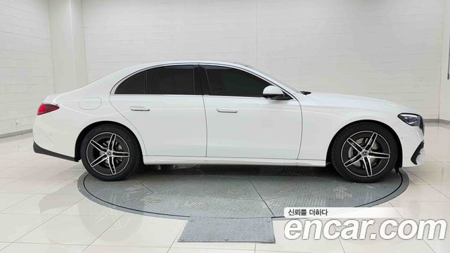 Mercedes-Benz E-Class 2026 — photo 6