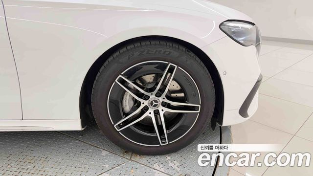 Mercedes-Benz E-Class 2026 — photo 9