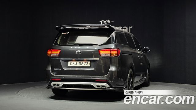 Kia Canival 2017 — photo 4