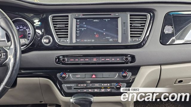 Kia Canival 2017 — photo 20
