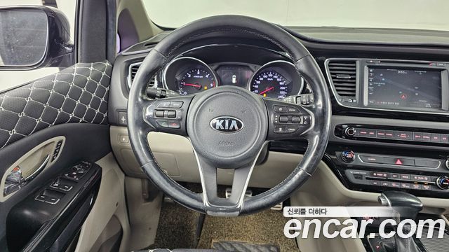 Kia Canival 2017 — photo 21