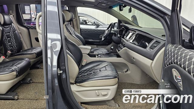 Kia Canival 2017 — photo 16