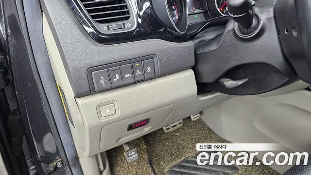 Kia Canival 2017 — photo 34