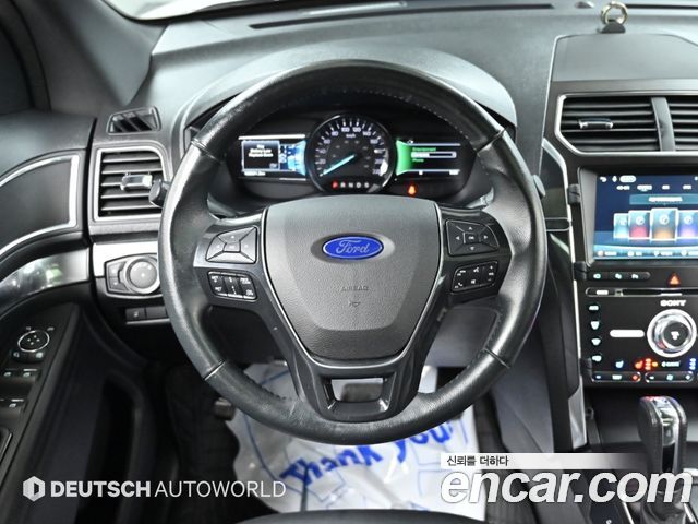 Ford Explorer 2017 — photo 13