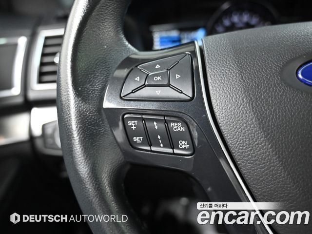 Ford Explorer 2017 — photo 17