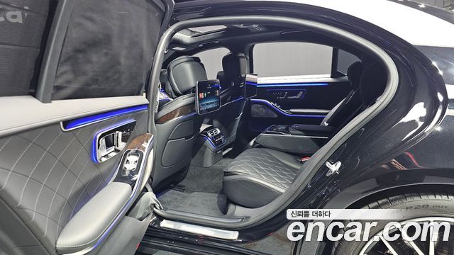 Mercedes-Benz S-Class 2023 — photo 17
