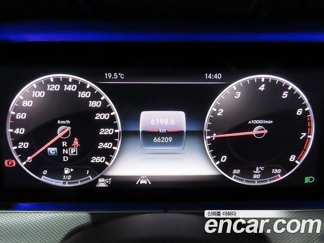 Mercedes-Benz E-Class 2020 — photo 8