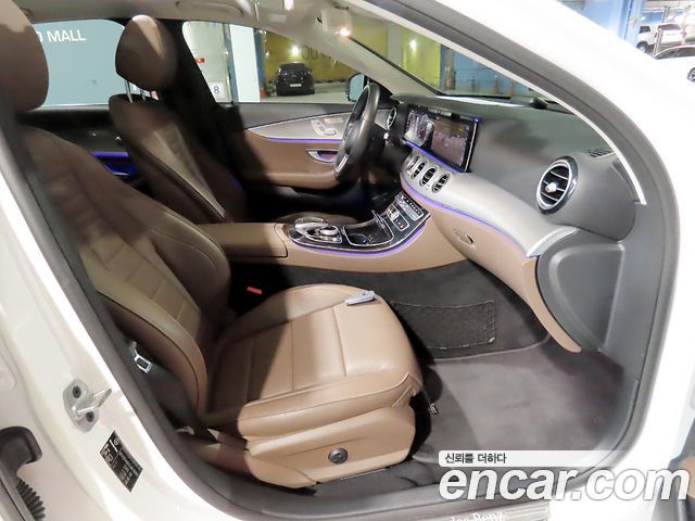 Mercedes-Benz E-Class 2020 — photo 12