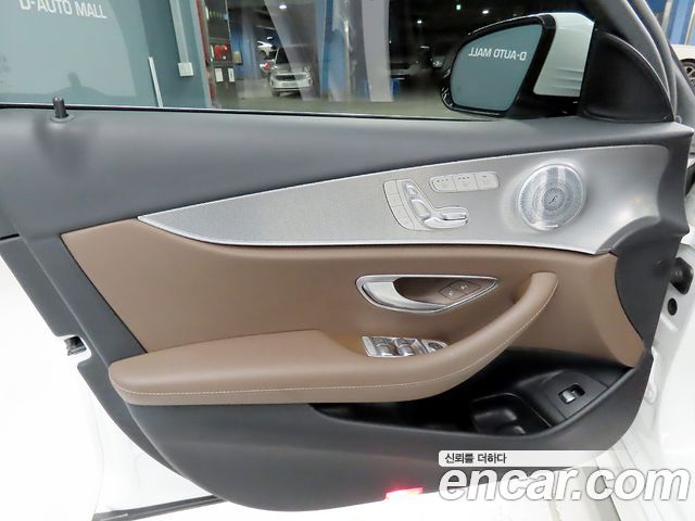Mercedes-Benz E-Class 2020 — photo 14