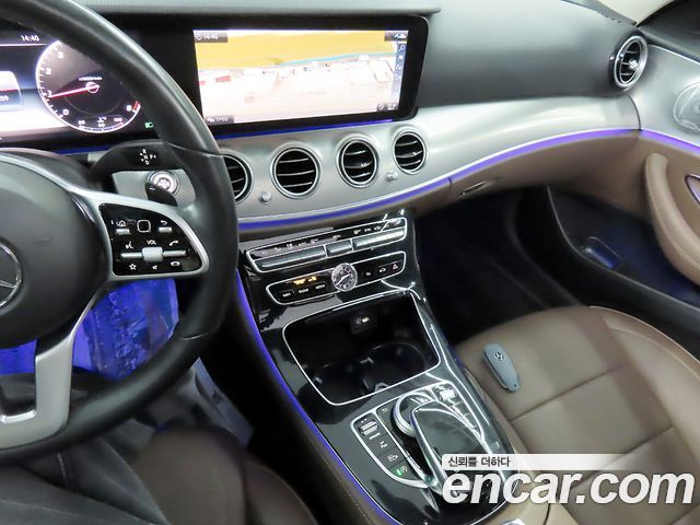 Mercedes-Benz E-Class 2020 — photo 17