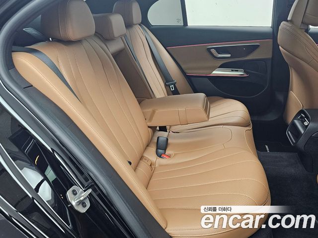 Mercedes-Benz E-Class 2026 — photo 12