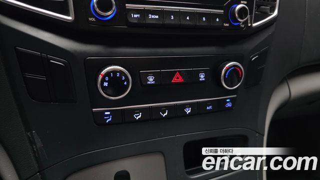 Hyundai Starex 2020 — photo 17