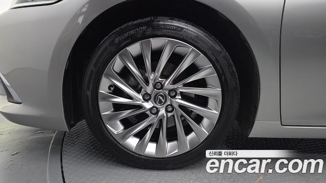 Lexus ES 2023 — photo 5