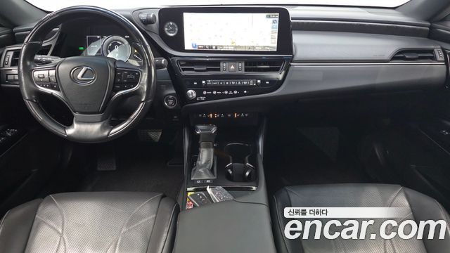 Lexus ES 2023 — photo 10