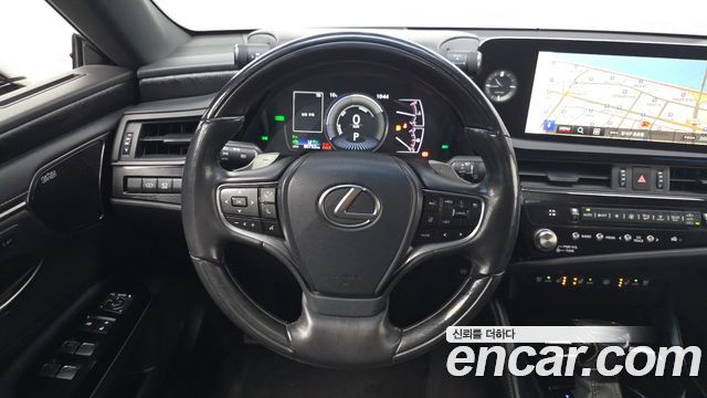 Lexus ES 2023 — photo 20