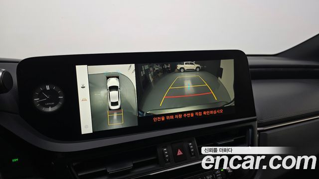 Lexus ES 2023 — photo 22