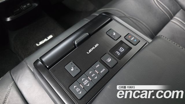 Lexus ES 2023 — photo 32