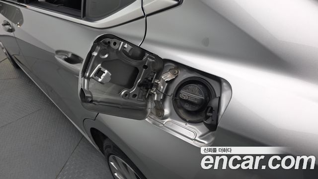 Lexus ES 2023 — photo 36