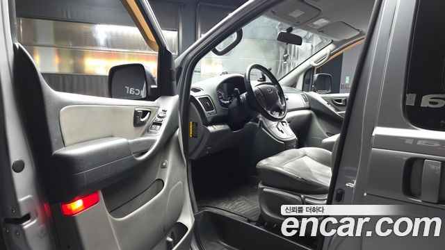 Hyundai Starex 2017 — photo 10
